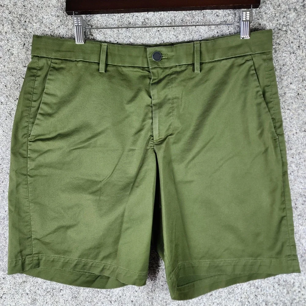 Banana Republic Core Temp Shorts Mens 35 Chino 9 Inch Bright Moss Excellent